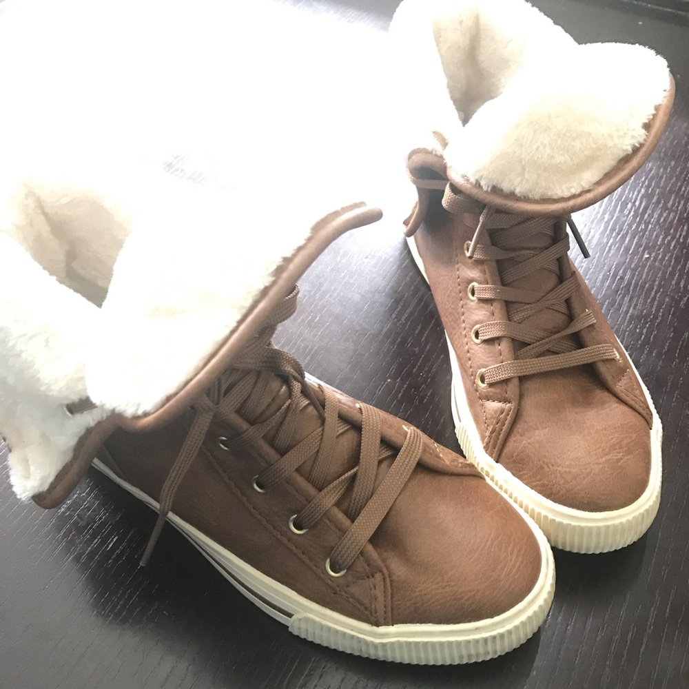 Arizona sz 7M fashion boots furry tan/brown